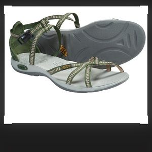 KEEN La Paz Thong Sandal in Green Hues Size 11